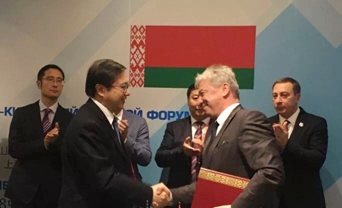 黄色漫画
组团参加首届中国国际进口博览会和白俄罗斯轻工业集团签署合作备忘录