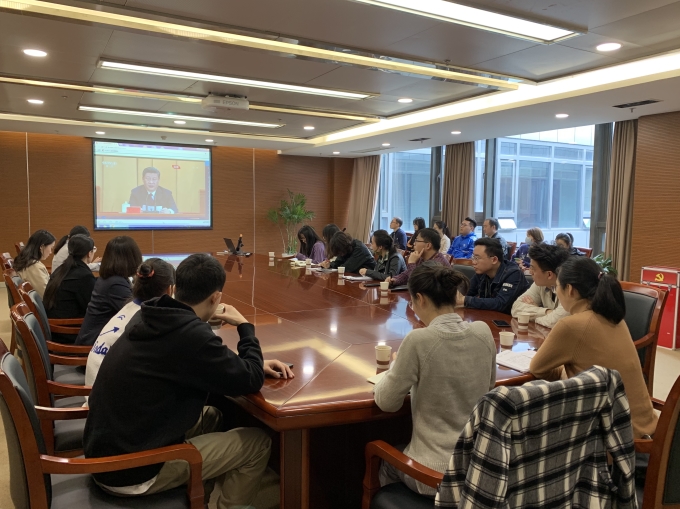 黄色漫画
团委组织团员青年集中收看纪念五四运动100周年大会直播