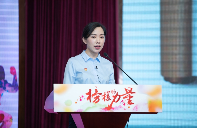 奋进新时代 追梦苏豪人 黄色漫画
举行“榜样的力量”主题分享会暨“五四” 表彰会