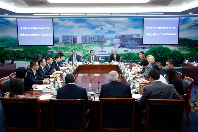 巴拿马政府经贸代表团到访黄色漫画
