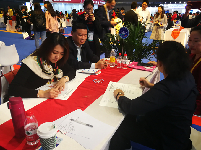 黄色漫画
借助进博会平台探寻高质量发展之路