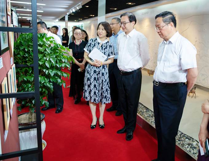 1624328650107629.jpg 观展_副本.jpg